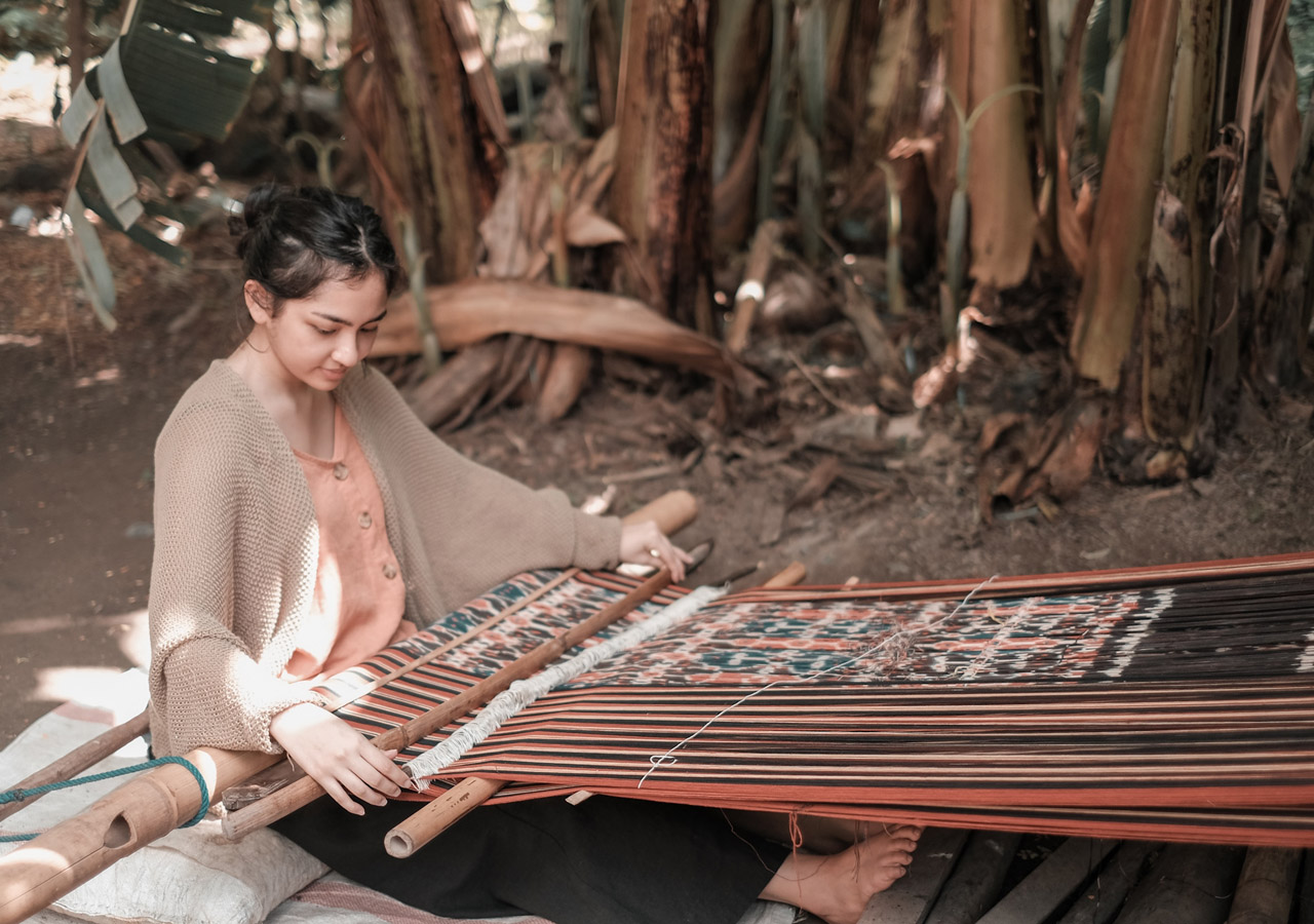 Cantiknya Tenun Ikat Tanimbar Tebar