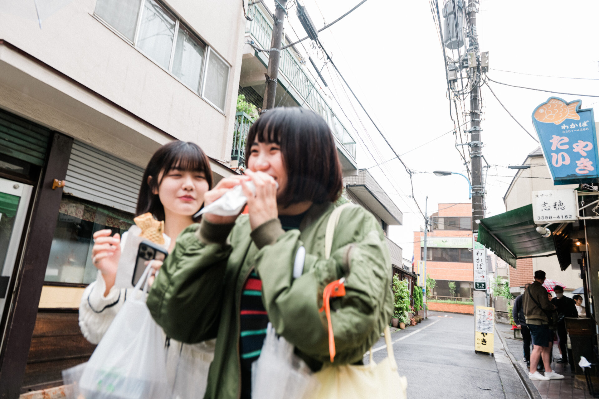 【曙橋駅1分／あけぼのばし通り商店街】セールスプロモーションに適した駅前路面店の軒先スペース｜ショップカウンター