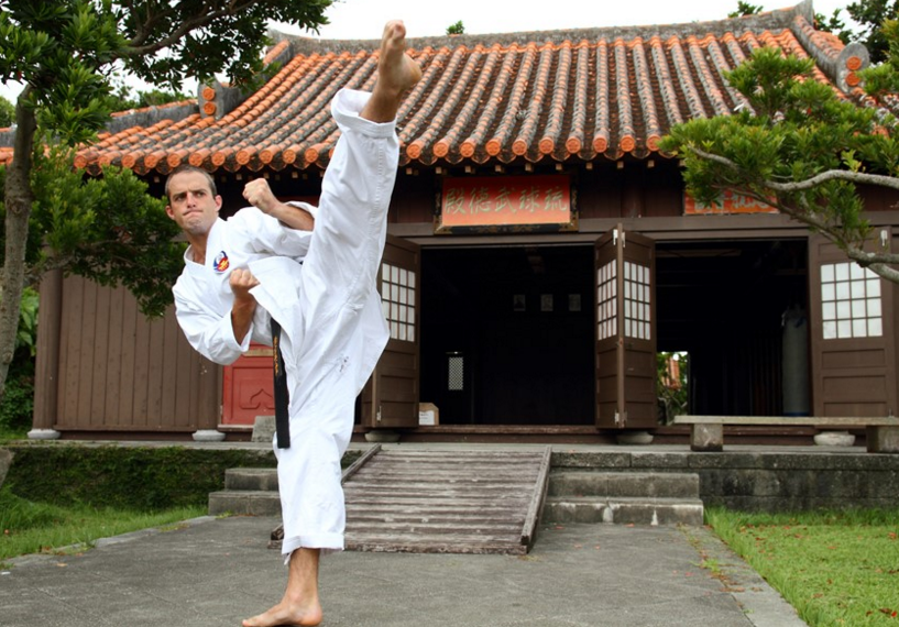 全日本空手道連盟 桐山塾 (Karate team)