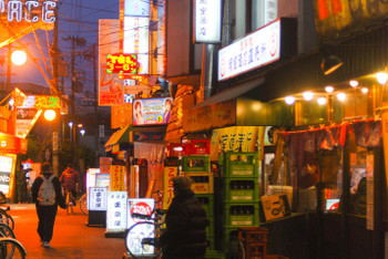 京橋、夜の歓楽街: そこはレトロかアングラか。それでも毎晩賑わう超ディープな夜の繁華街