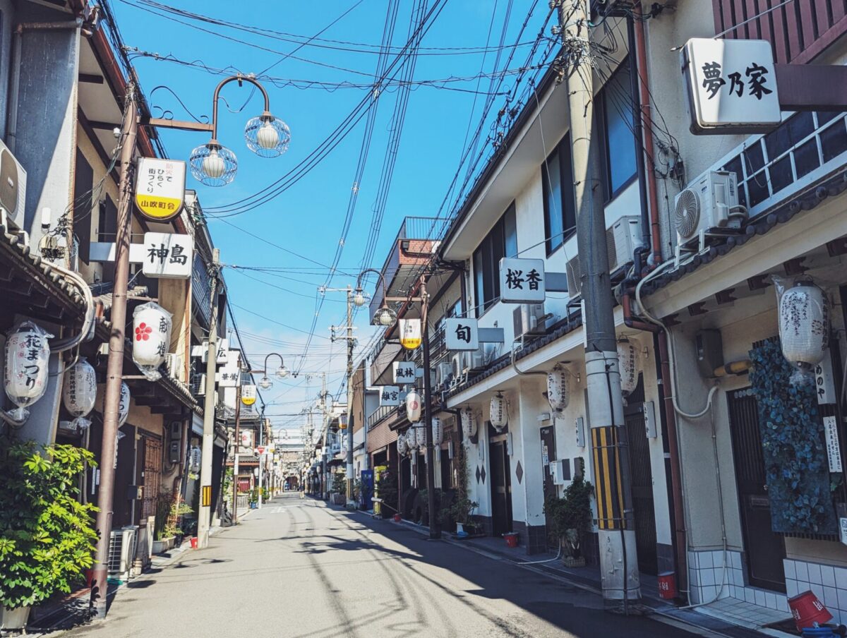 日本最大級の遊郭の建物が今も150軒以上残る「飛田新地」に行ってきました - GIGAZINE