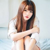 白アオザイを着ている写真（女子学生）17枚