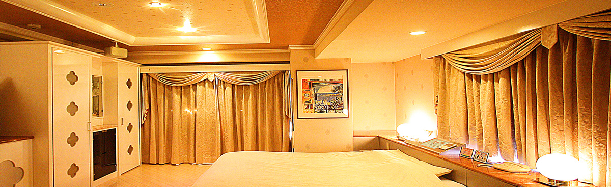 Room 213 | HOTEL