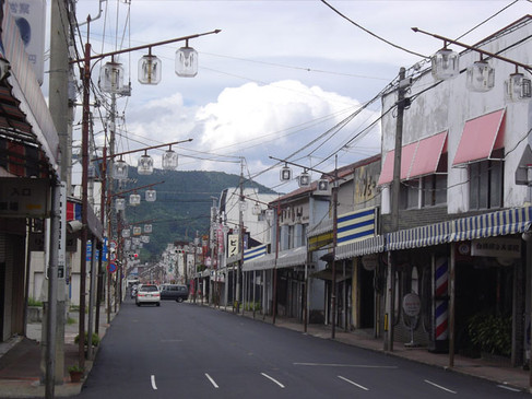 新世界乾杯通り 富士吉田の赤線だった路地裏飲食店街 -