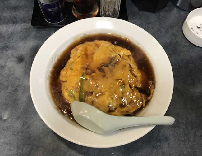 醤油あん天津飯にラー油をかけると３倍ウマくなるよ！餃子の王将 | Ｂ級グルメランチ紀行