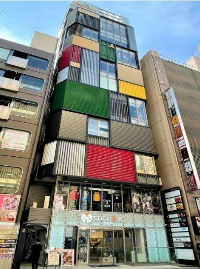 【モデルや芸能関係者も多数ご来店】東新宿駅から徒歩2分とアクセス抜群！　 痩身コンテスト２年連続グランプリ受賞が示す、当院独自の研究に基づいた結果重視のプログラムセルライトバスターシステム