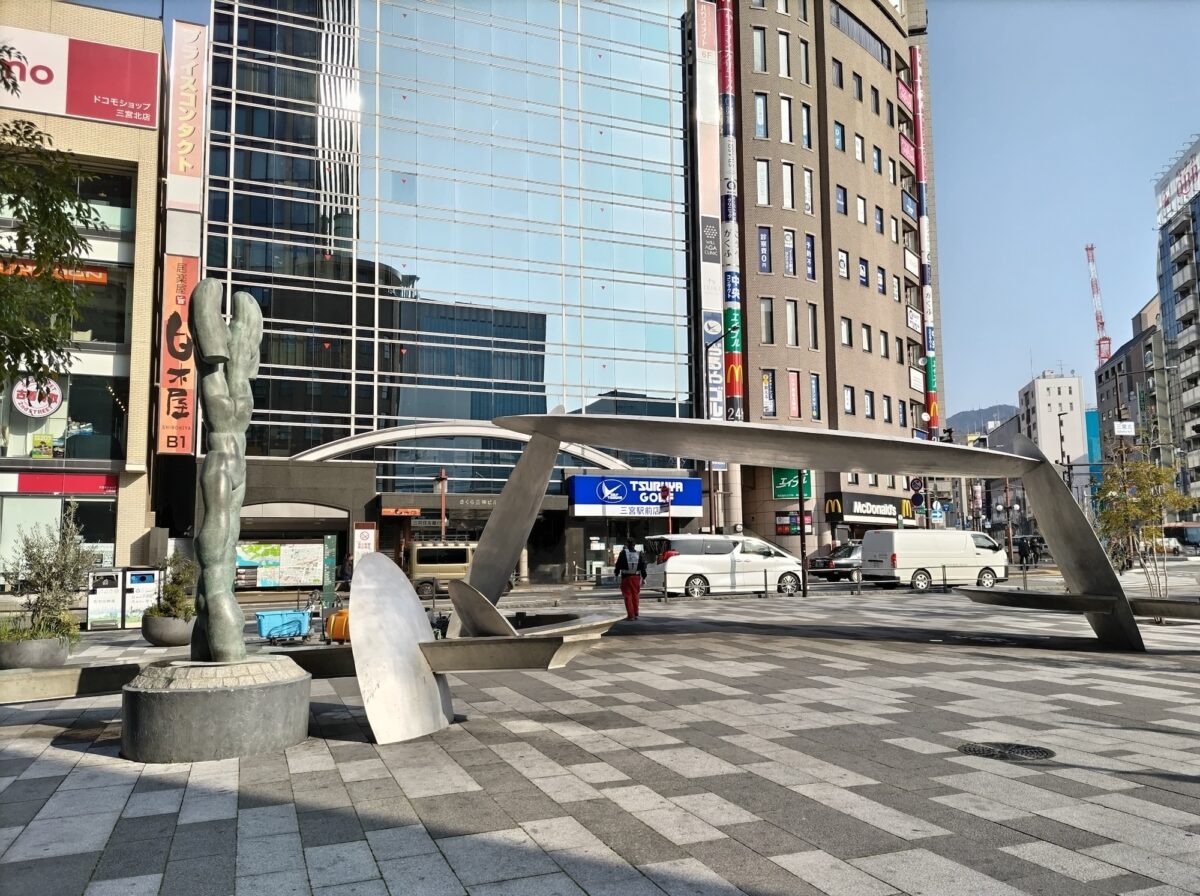 神戸市、阪急神戸三宮駅前 「さんきたアモーレ広場」（通称：パイ山、デコボコ広場）2021年10月2日（土）リニューアルオープン！ |