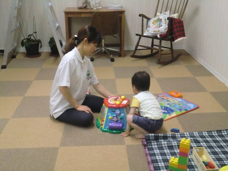 写真 : 女性と子供の頭痛専門