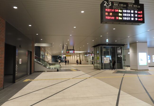 折尾駅高架化で姿消すホーム「鷹見口」訪ねるツアー 「SL人吉」客車、貨物線を走行 | 鉄道ニュース【鉄道プレスネット】