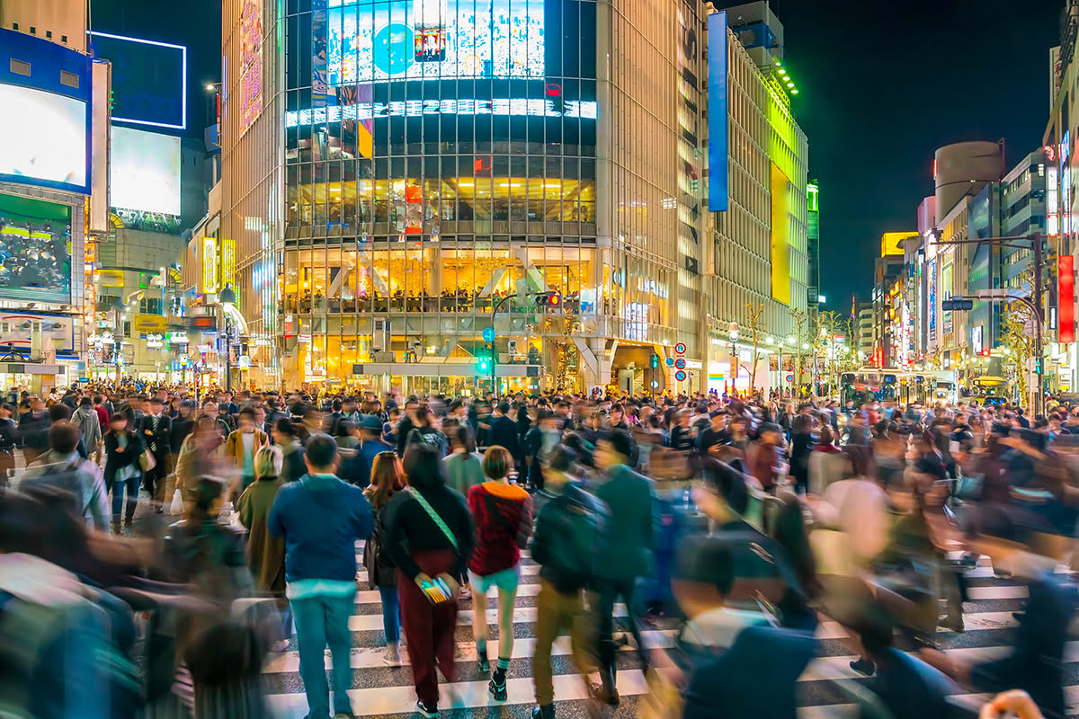 KABUKICHO BLUE FESTIVAL」 歌舞伎町のアーチ青色に