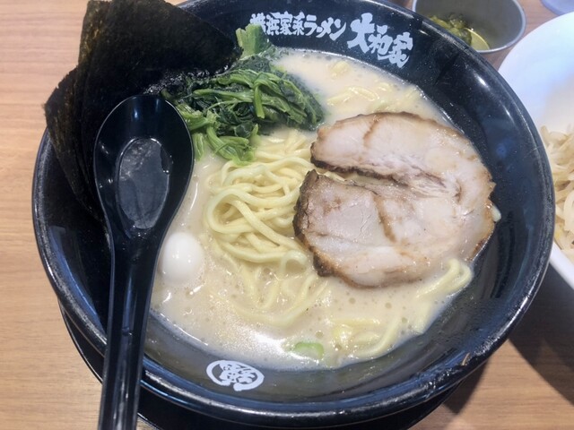 まろやか濃厚豚骨ラーメンが美味い！ 横浜家系ラーメン 小作大和家 -