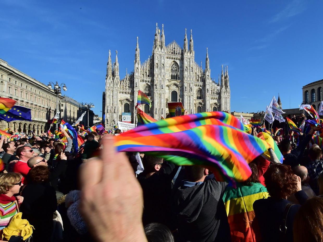 イタリア、結婚に準ずる権利認める 同性カップル権利法が成立 |