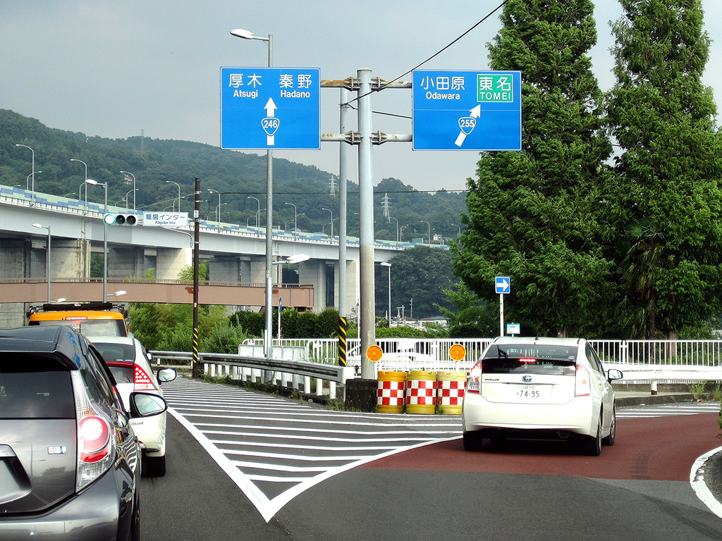 白バイとバイクが事故、２人搬送 川崎・高津区の国道２４６号 |