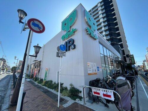 サミットストア浦安駅北口店オープン、特殊な形の売場を即食と素材にゾーンに分け、500坪型で年商28億円見込む | リテール・リーダーズ