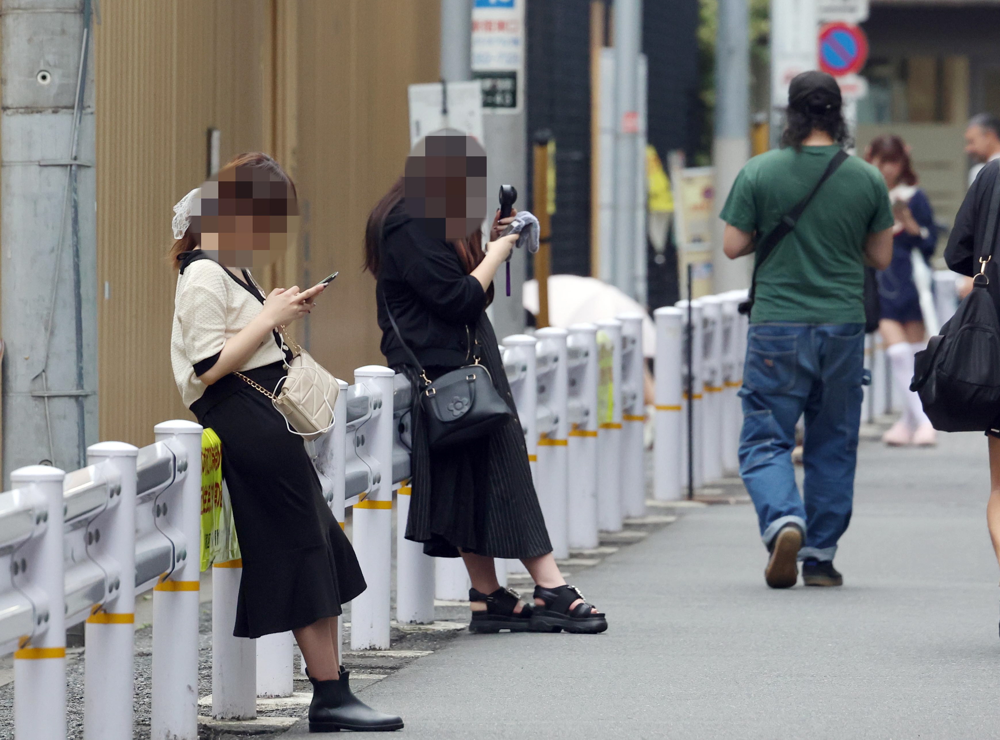 虐待、いじめ、依存症…新宿・大久保公園で客待ち女性再び増加 暴力など高まる危険 -