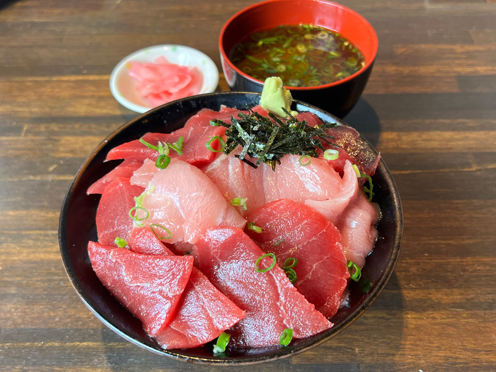 居酒屋 希SAKU｣の『特選！海鮮丼ランチ』（高槻市芥川町）【たかつーグルメ】 :