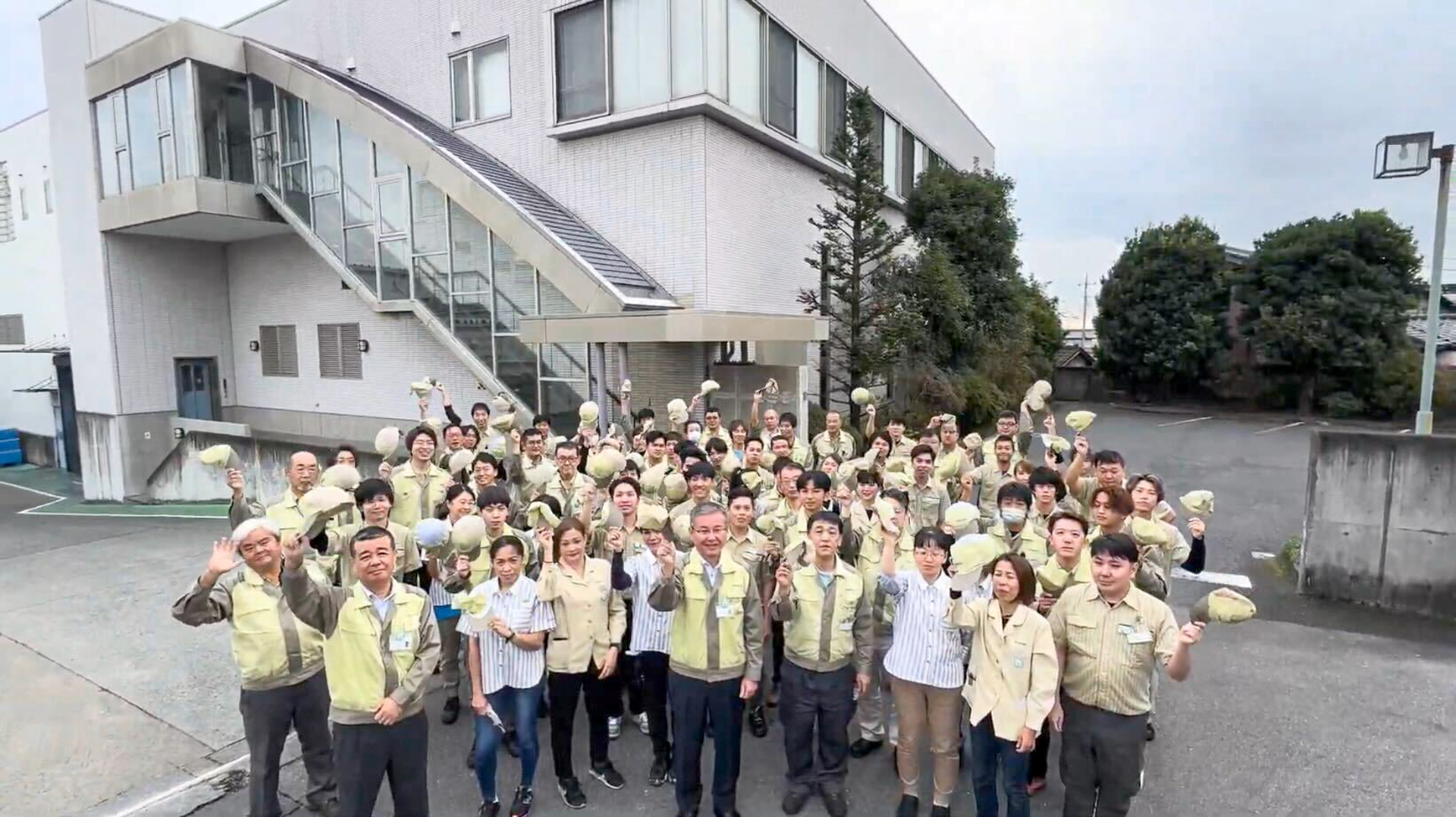 吉田鋼太郎「まさか最後が“モミモ～ミ”なんて」撮了コメント到着 | めざましmedia